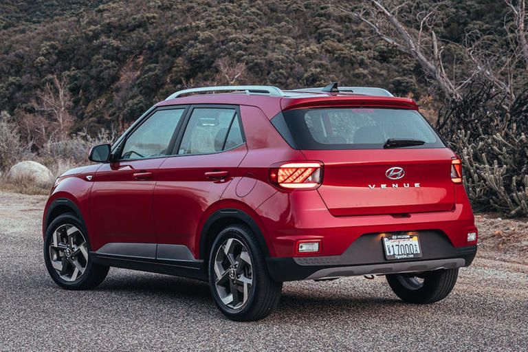 طراز هيونداي venue وطراز مازدا CX-30