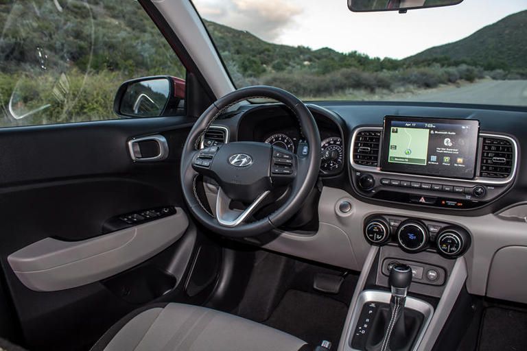 طراز هيونداي venue وطراز مازدا CX-30