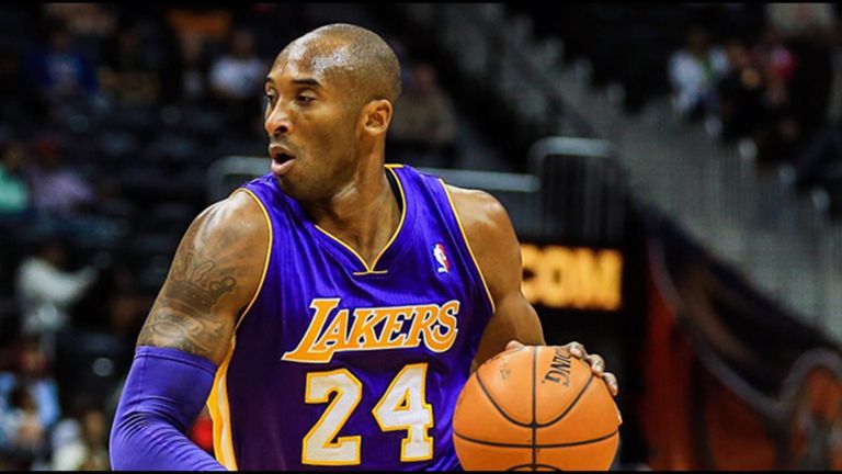 جيمس رودريجيز مع جائزة بوشكاش 