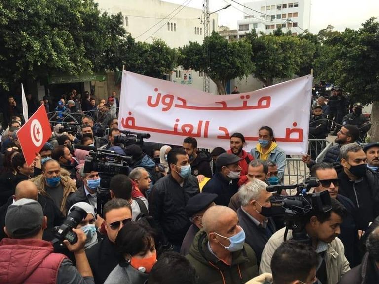 جانب من الوقفة الاحتجاجية أمام البرلمان التونسي