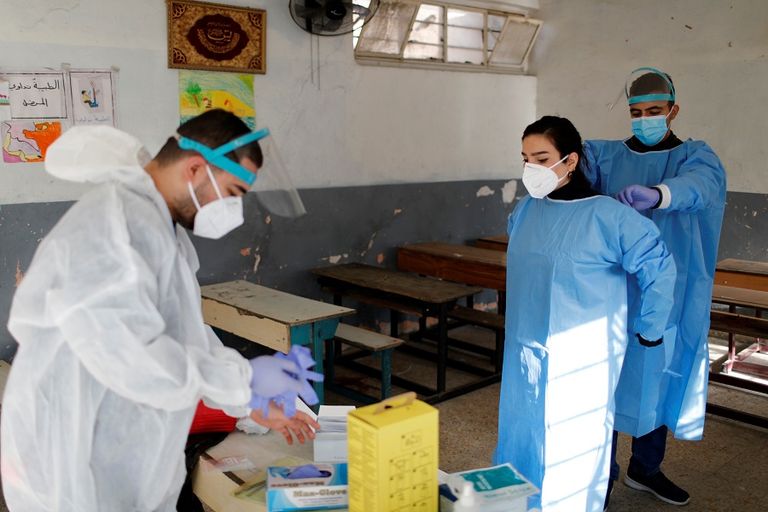 طفل عراقي يرتدي كمامة للوقاية من فيروس كورونا