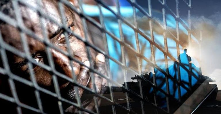 مهاجرون في أحد مراكز الاحتجاز بليبيا