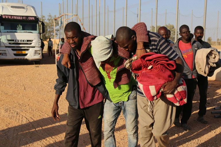 مهاجرون في أحد مراكز الاحتجاز بليبيا