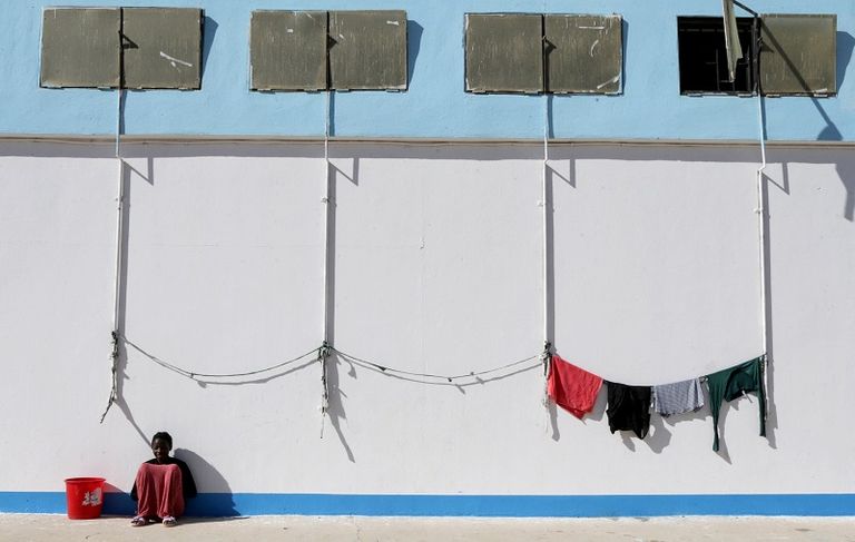 مهاجرون في أحد مراكز الاحتجاز بليبيا