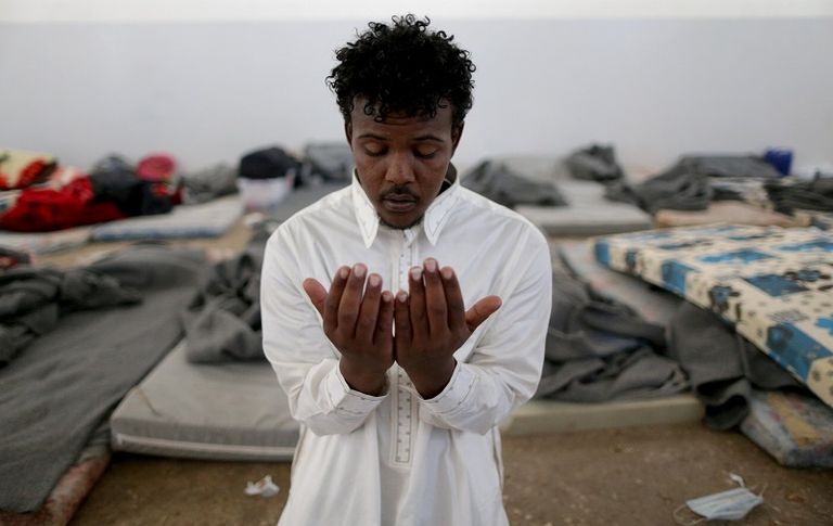 مهاجرون في أحد مراكز الاحتجاز بليبيا