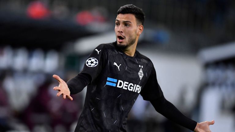 الجزائري رامي بن سبعيني لاعب بروسيا مونشنجلادباخ الألماني منتخب الجزائر بطل أفريقيا 2019