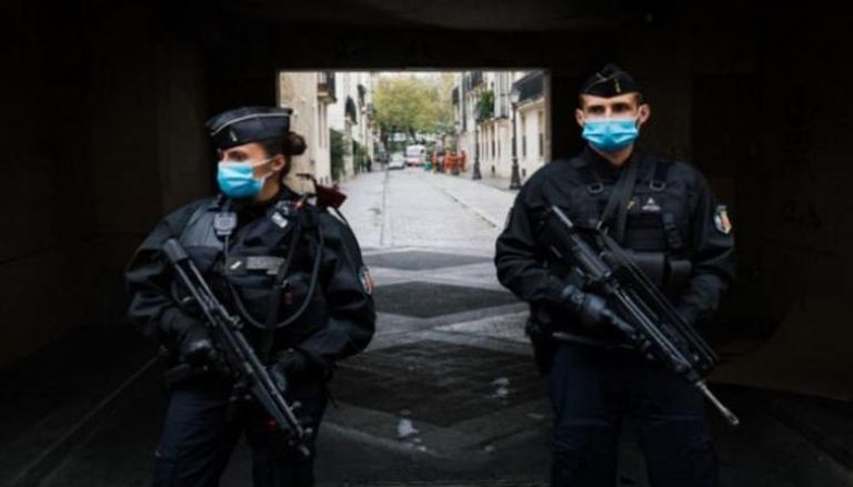 الشرطة الفرنسية في محيط موقع الهجوم 
