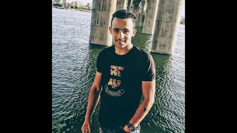 جون مدحت عقب نقله للمستشفى بعد الحادث