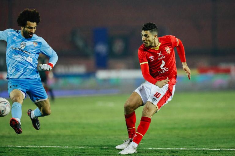 محمد شريف لاعب الأهلي المصري