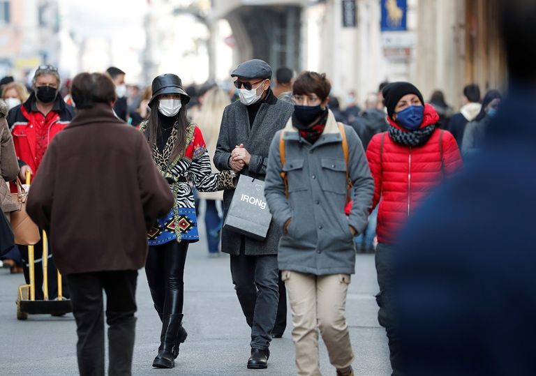 كورونا يعكر صفو الكريسماس في إيطاليا