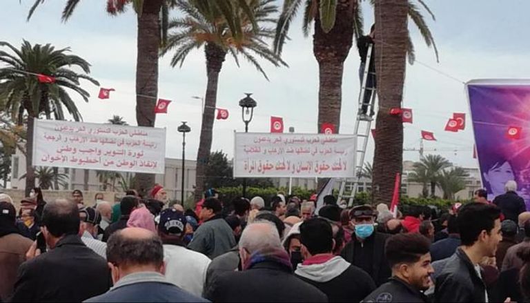 جانب من وقفة احتجاجية بتونس ضد الإخوان