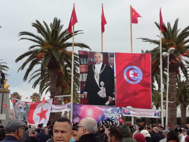 جانب من وقفة احتجاجية بتونس ضد الإخوان