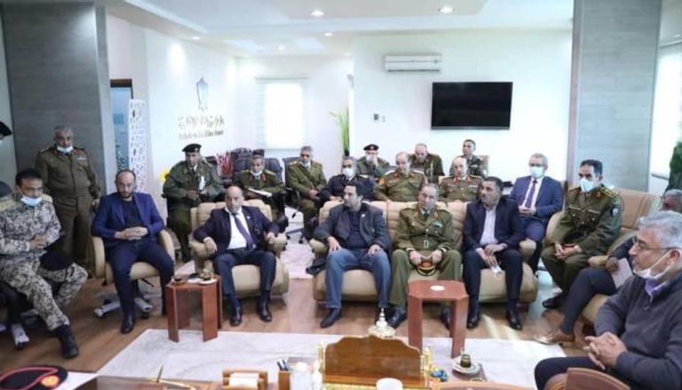 اجتماع عناصر من المليشيات المسلحة مع وزير دفاع السراج