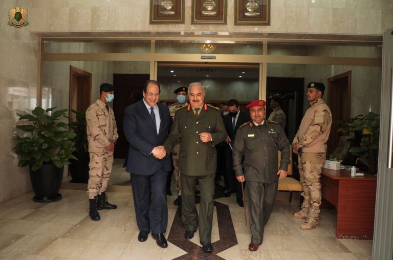 المشير خليفة حفتر والوزير عباس كامل