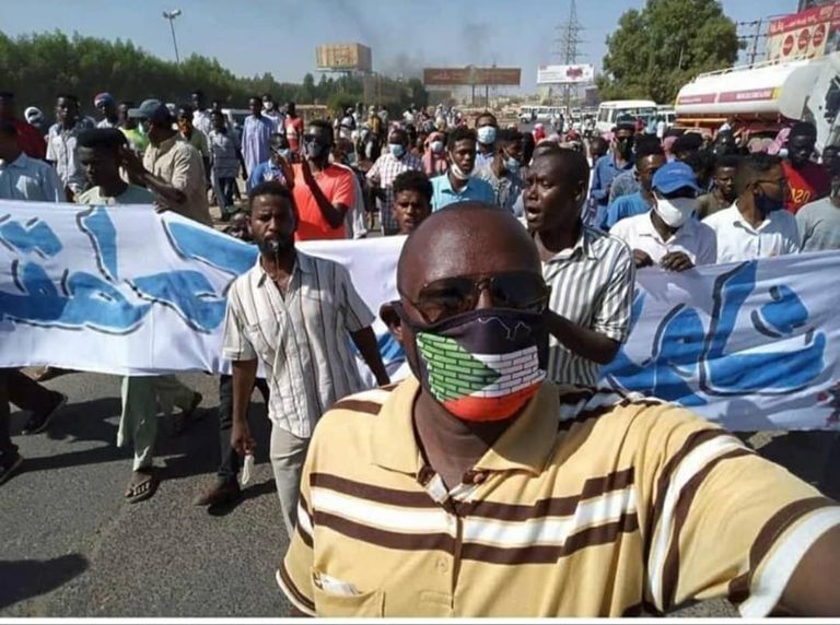 جانب من المشاركين في إحياء ذكرى الثورة السودانية