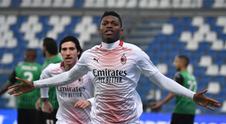 رافائيل لياو نجم ميلان سجل أسرع هدف في تاريخ الدوري الإيطالي