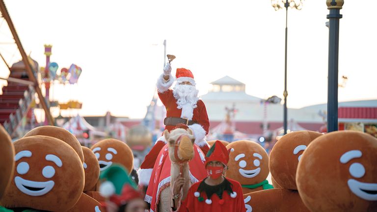 بابا نويل في القرية العالمية بدبي