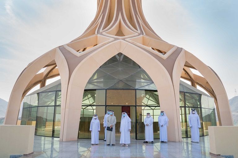 حاكم الشارقة يتفقد عددا من المشاريع الحيوية في خورفكان