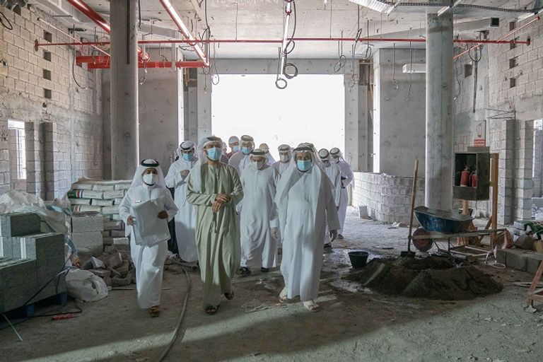 حاكم الشارقة يتفقد عددا من المشاريع الحيوية في خورفكان