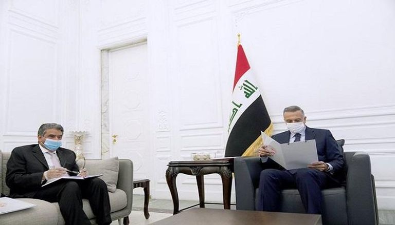 جانب من لقاء رئيس الوزراء العراقي والسفير الكويتي في بغداد