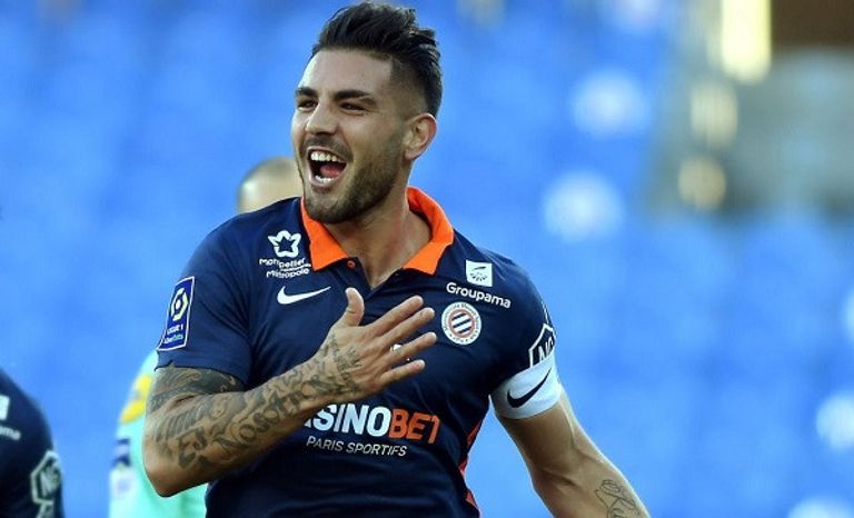 النجم الجزائري أندي ديلور لاعب مونبيلييه الفرنسي البرازيلي نيمار دا سيلفا نجم باريس سان جيرمان