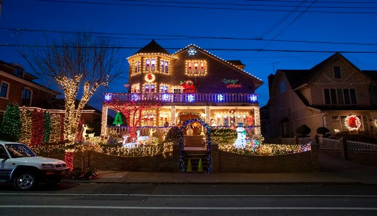 منزل مزين بأنوار الميلاد في حي دايكر هايتس