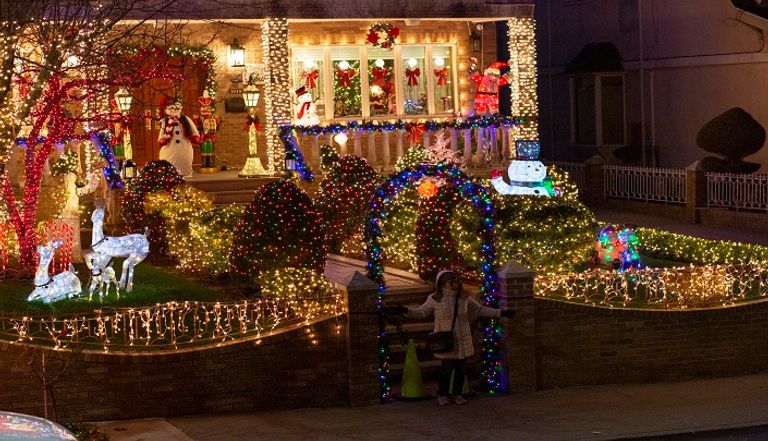 منزل مزين بأنوار الميلاد في حي دايكر هايتس