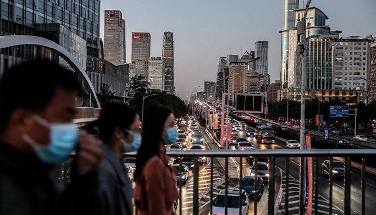 أشخاص يتجولون في شوارع الصين - أرشيفية أذكى شعوب في العالم.. معايير وضوابط