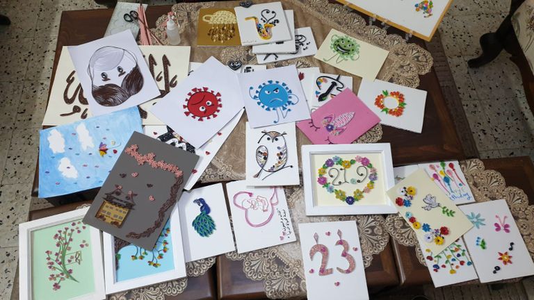 الفنانة نداء الشنطي تعرض أعمالها من فن لف الورق