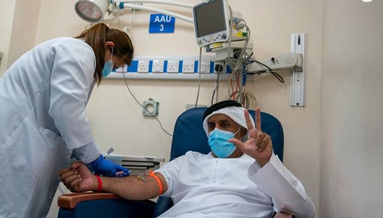 حملة التطعيم ضد كورونا في الإمارات تستهدف المواطنين والمقيمين