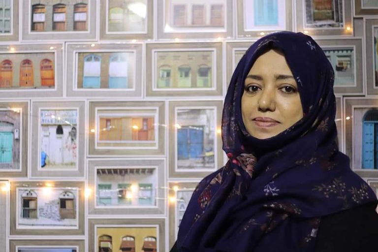 جانب من المعروضات في دار "روشن" للفن بعدن