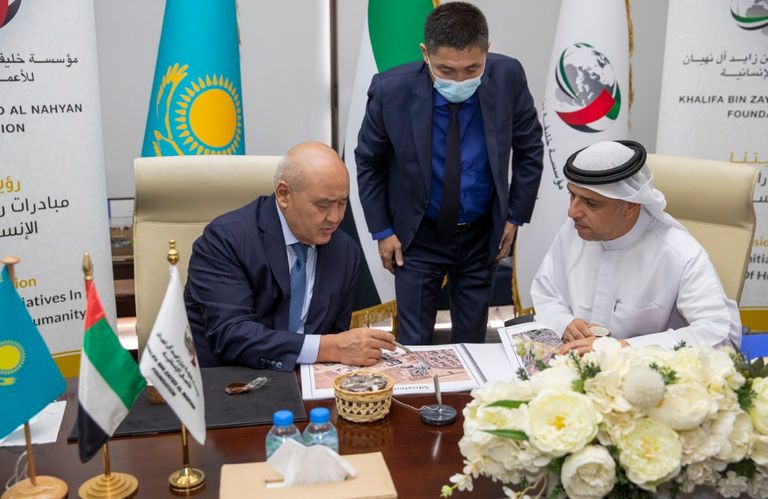 جانب من توقيع الاتفاقية