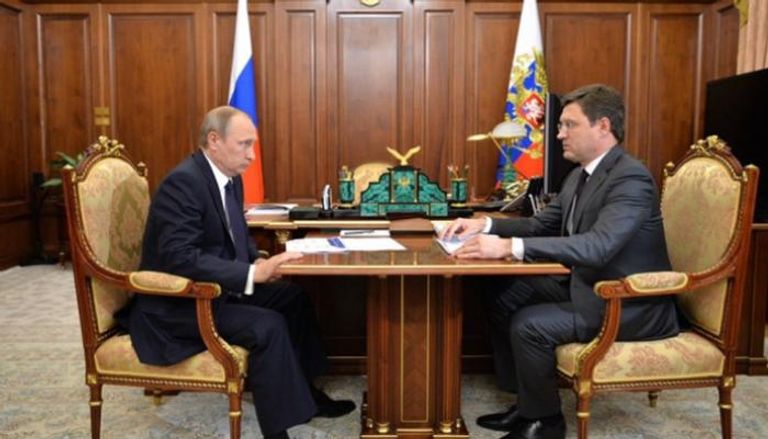 الرئيس بوتين ونائب رئيس الوزراء ألكسندر نوفاك - أرشيفية
