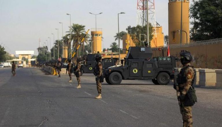 عناصر أمن عند قصر رئاسي بالمنطقة الخضراء ببغداد
