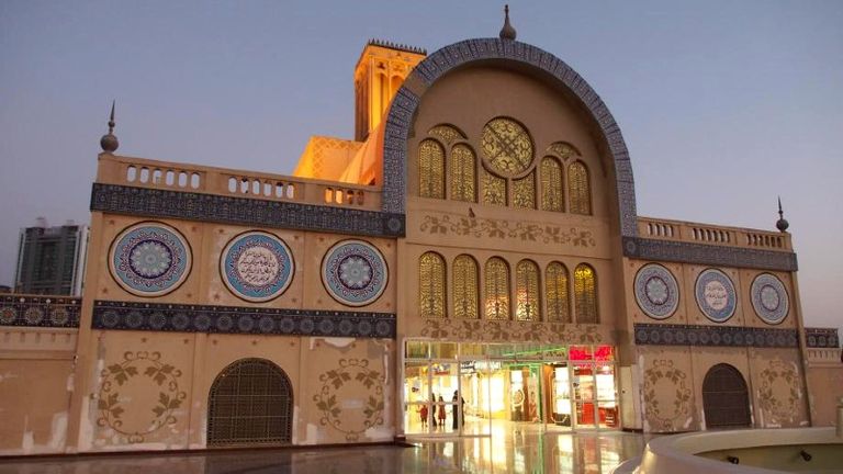 السوق المركزي في الشارقة نخلة جميرا .. فصل من إنجازات دبي التي تبهر العالم