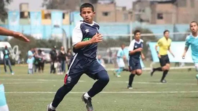 اللاعب البيروني أسامة بن لادن خيمينز لوبيز