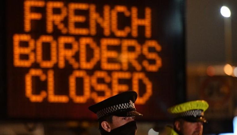 فرنسا تغلق حدودها مع بريطانيا بسبب السلالة الجديدة – أ ف ب 