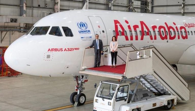 العربية للطيران تضع شعار مفوضية اللاجئين على إحدى طائراتها