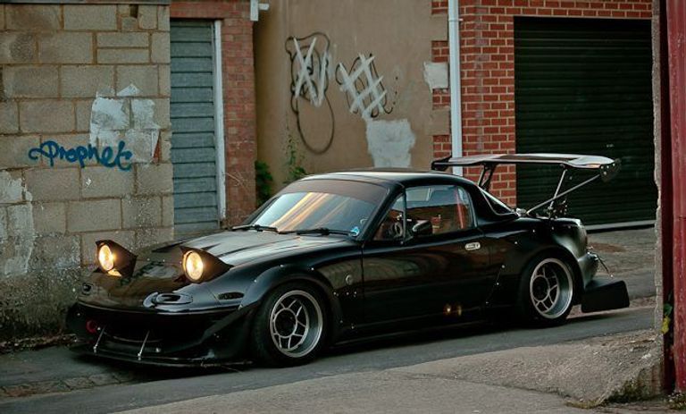 مازدا "MX-5 Miatas"