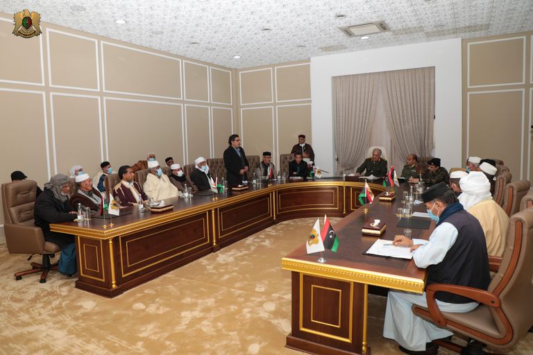 حفتر يلتقي وفداً من أعيان ومشائخ سرت. (القيادة العامة)