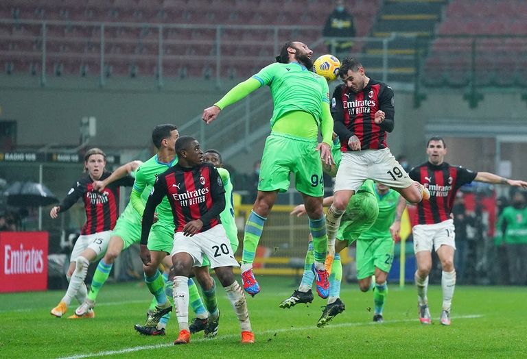 لحظة تسجيل ثيو هدفه القاتل في لاتسيو 