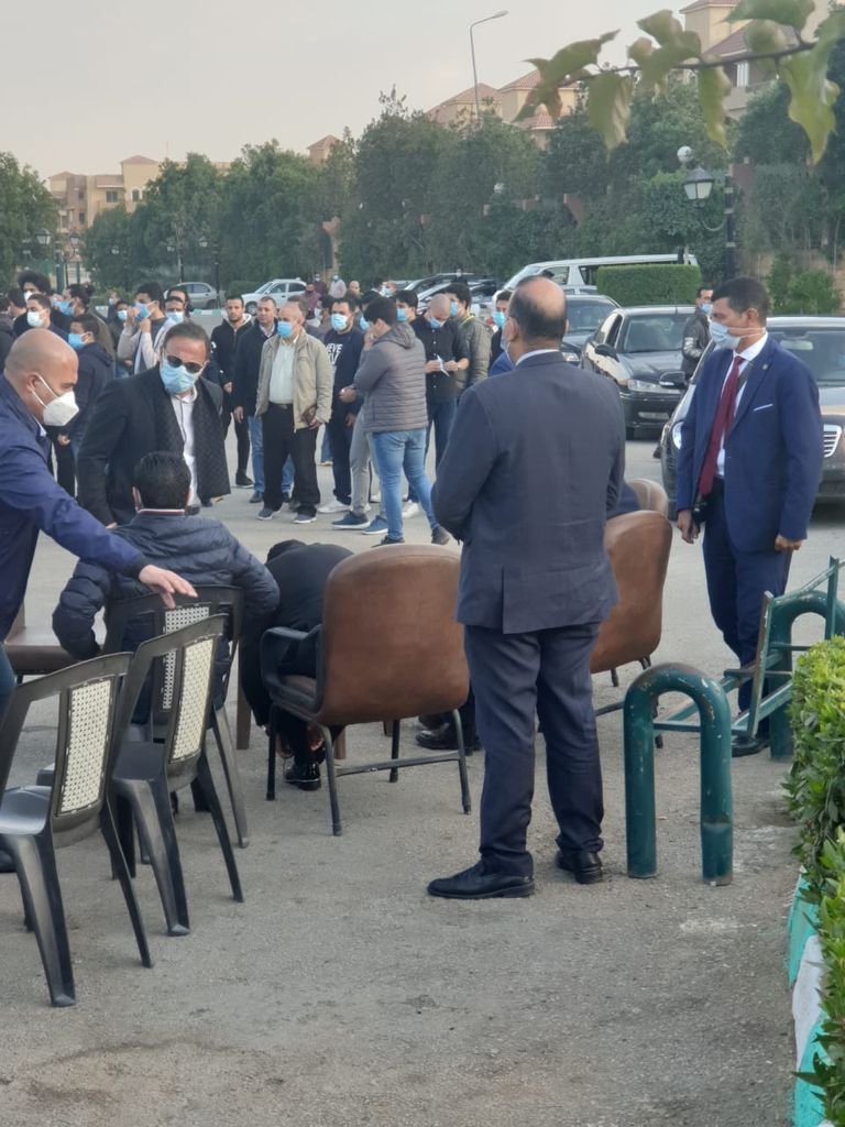 محمود الخطيب في جنازة أحمد بكري 