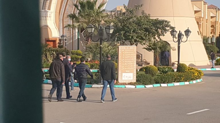 محمود الخطيب في جنازة أحمد بكري 