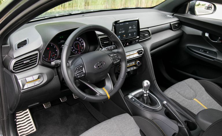 هيونداي فيلوستر طراز هيونداي فيلوستر وطراز مازدا 3