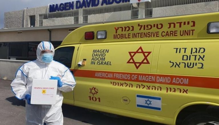 أحد أفراد الطواقم الطبية في إسرائيل