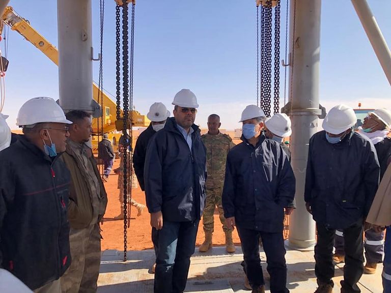 ناقلة نفط بميناء الحريقة النفطي - أرشيفية