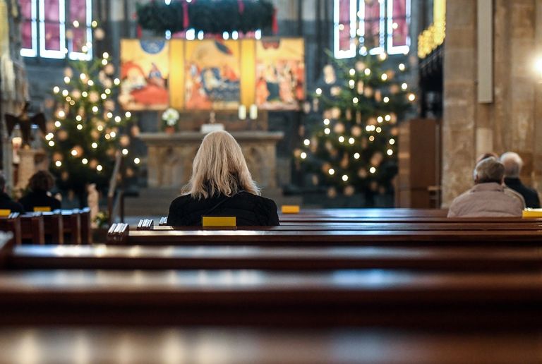 العالم يحتفل عن بعد بعيد الميلاد في ظل