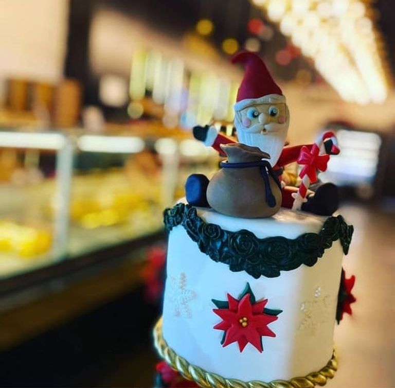 كعكة في محل أوبيرا بالجزائر العاصمة شوكولاتة جزائرية للاحتفال برأس العام - العين الإخبارية