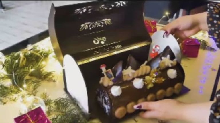 كعكة في محل أوبيرا بالجزائر العاصمة شوكولاتة جزائرية للاحتفال برأس العام - العين الإخبارية