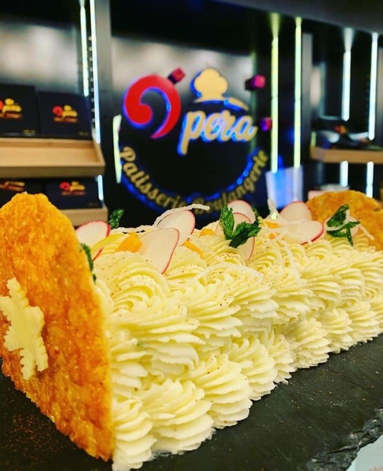 كعكة في محل أوبيرا بالجزائر العاصمة شوكولاتة جزائرية للاحتفال برأس العام - العين الإخبارية